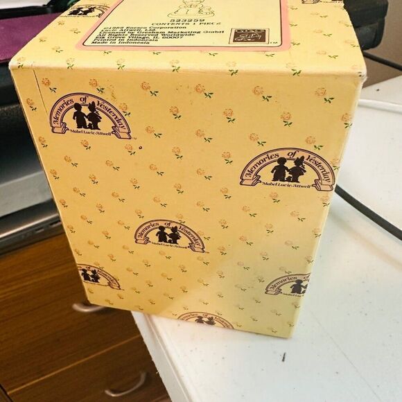 ENESCO Vintage Memories of Yesterday Figurine Praying Girl Pray the Lord My Soul - Picture 5 of 5